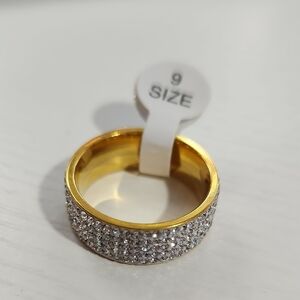 NWTGold and Silver Fashion Elegant Ring with Timeless Design